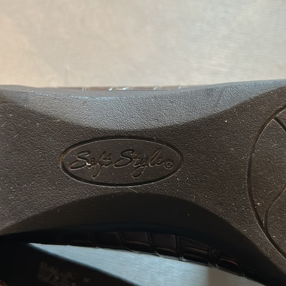 Worn once, Soft Style animal print shoes. - Picture 5 of 7